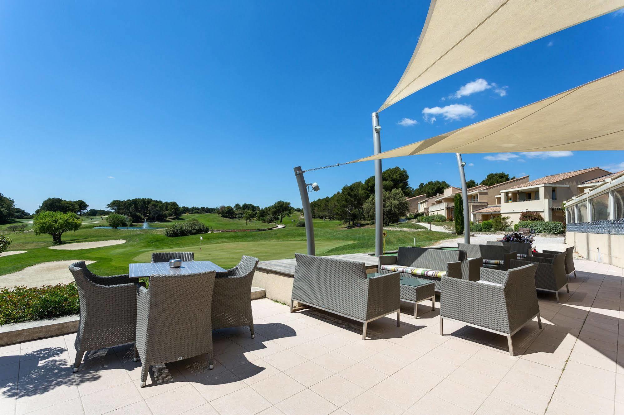 Madame Vacances Residence Provence Country Club Saumane-de-Vaucluse Exterior photo
